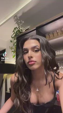 cleavage smile tiktok clip