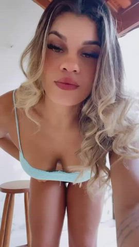 Hi, Im Suzy! Brazilian big clit girl