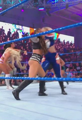 ass jiggling thick clip