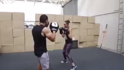 (119120) Boxing training for WW84