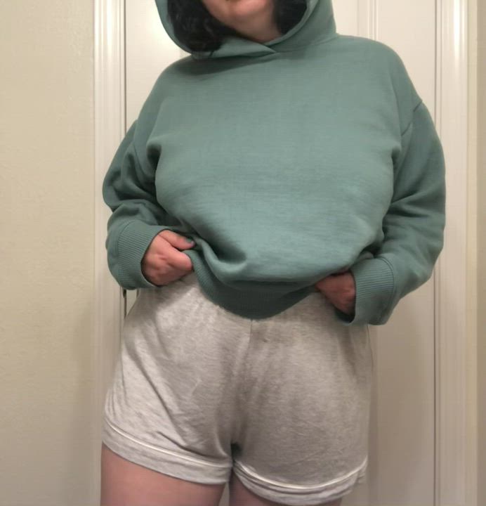 Comfy cozy titty drop. Can you tell I’m not wearing any underwear? (oc)