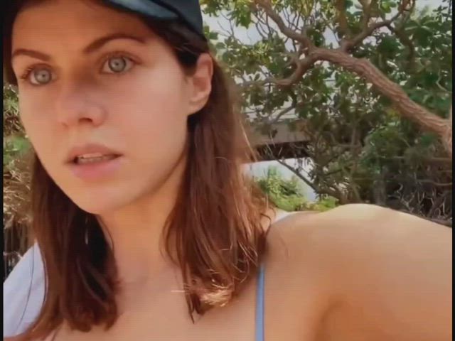 Alexandra Daddario Armpits Celebrity clip