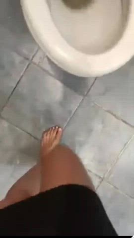 pee peeing toilet clip