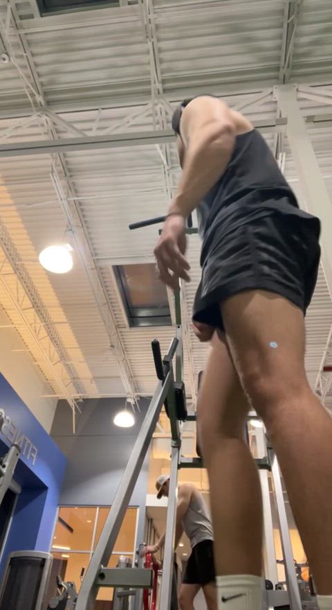 I know u guys are probably wondering if I can do a pull up or not so I decided to