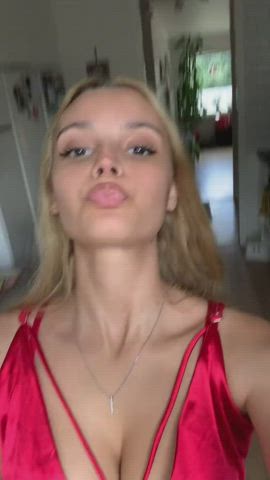 cleavage tiktok tits clip