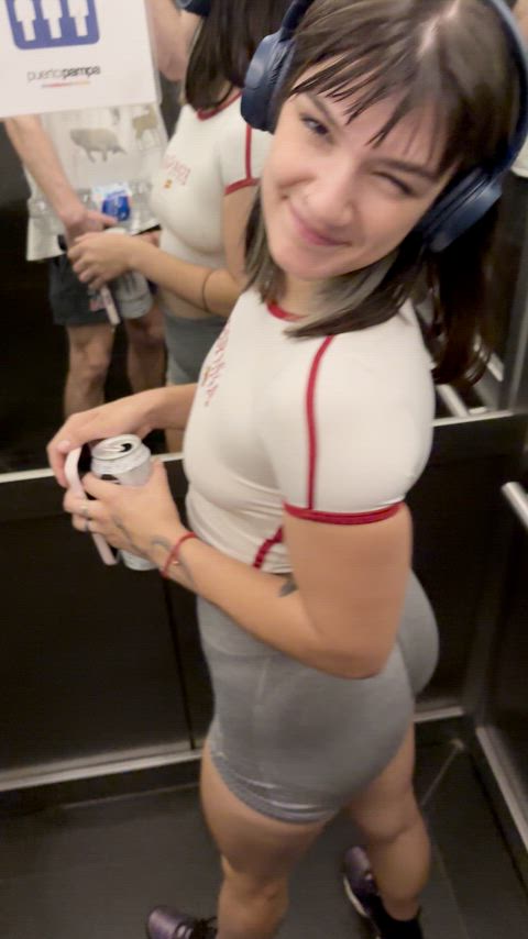 Let's fuck in the elevator hehe