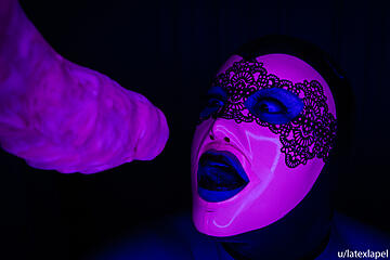 My mask matches my Flint under UV!!