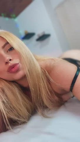 blonde cute kiss latina clip