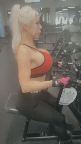 Training my bimbo fuckdoll body in the gym