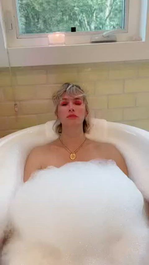 bath january jones wet clip