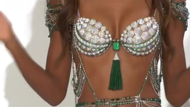 Jasmine Tookes wears $3m emerald and diamond Fantasy Bra