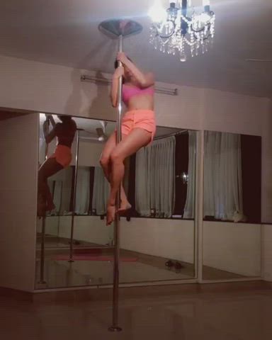 Jacqueline Fernandez - Pole dance