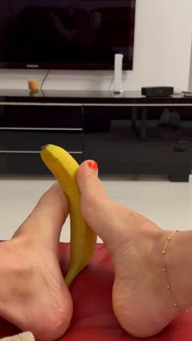 Can I massage your banana? (Oc)