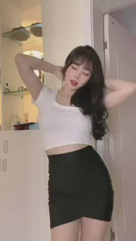 Asian Cute Dancing Model clip