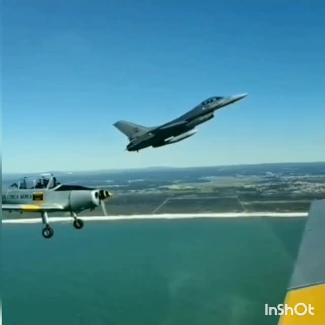 Portuguese Air Force F-16 saying hello to the trainees