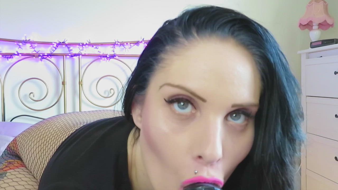 Alt Dildo Fishnet Huge Dildo Sucking Tattoo clip