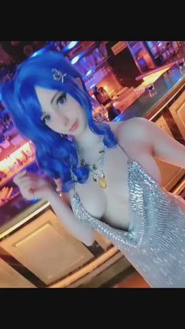 babe boobs cleavage cosplay clip