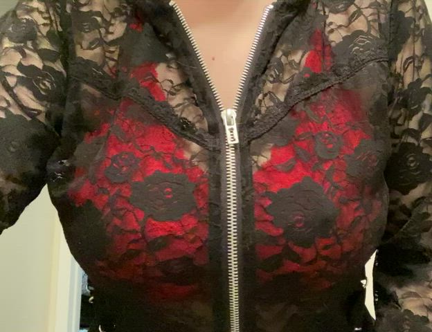 A little lace this evening ❤️