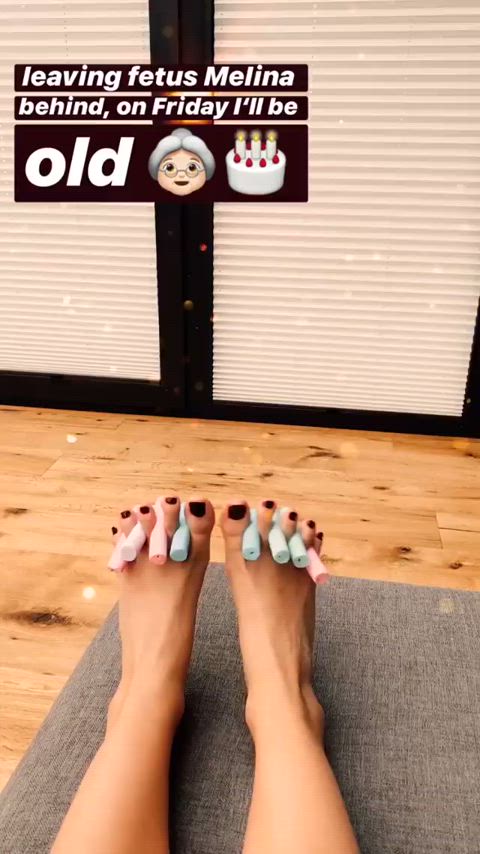 feet lesbian nails clip