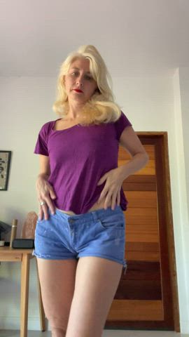 blonde dancing hotwife milf clip