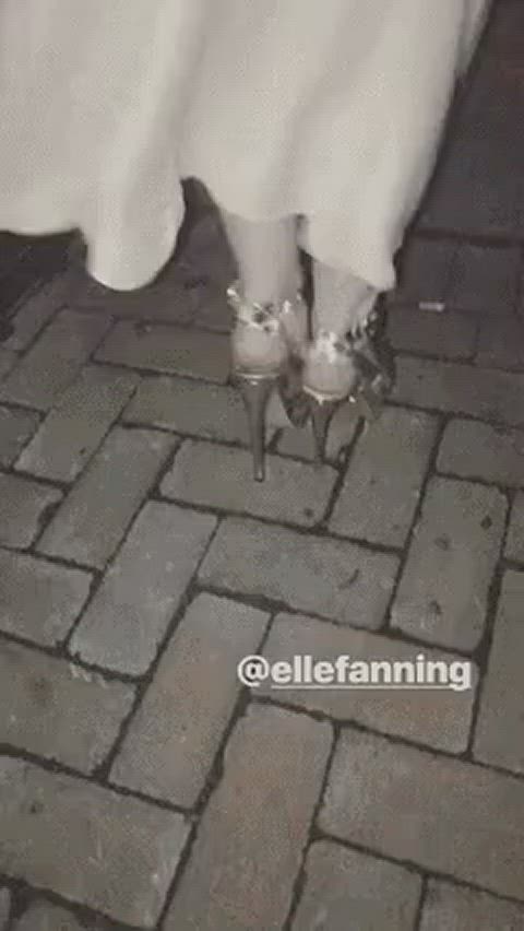 celebrity elle fanning ass pale clip