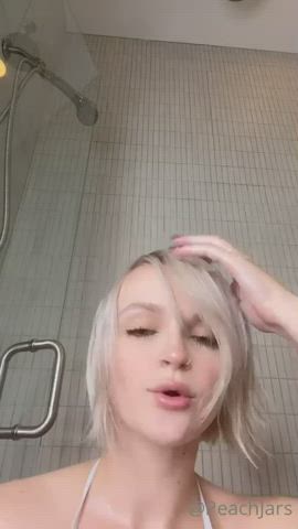 Blonde Booty Women clip