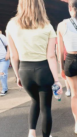 big ass booty candid jiggling leggings pawg see through clothing teen thong clip