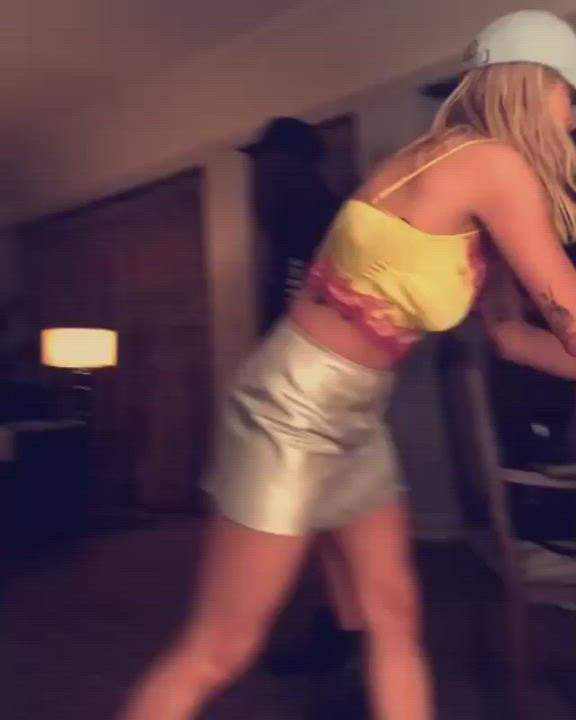 Big Tits Boobs British Celebrity Dancing Legs Rita Ora Tits clip