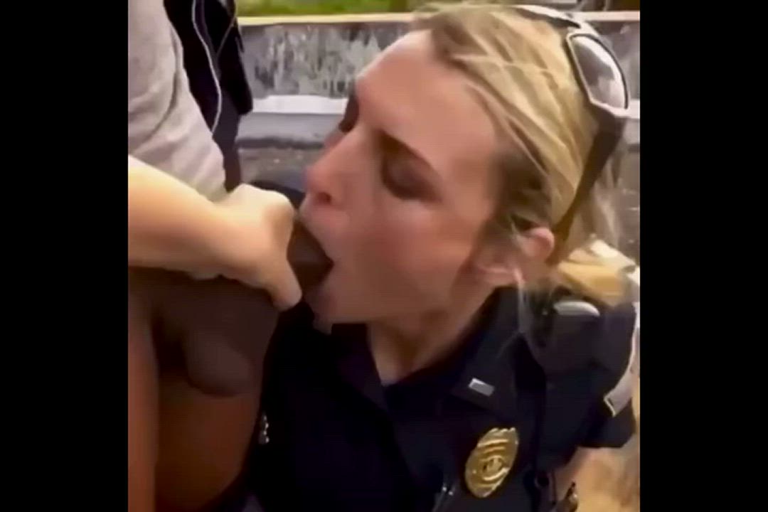 Blonde cop sucking criminal’s dick