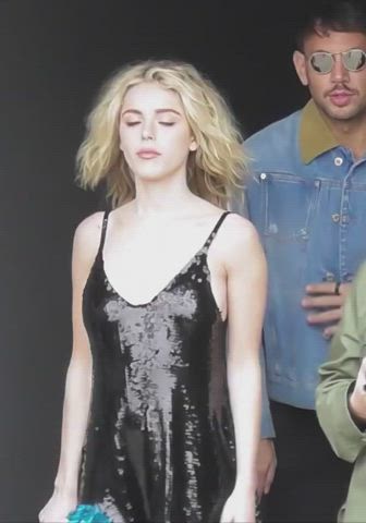 hair kiernan shipka sideboob clip