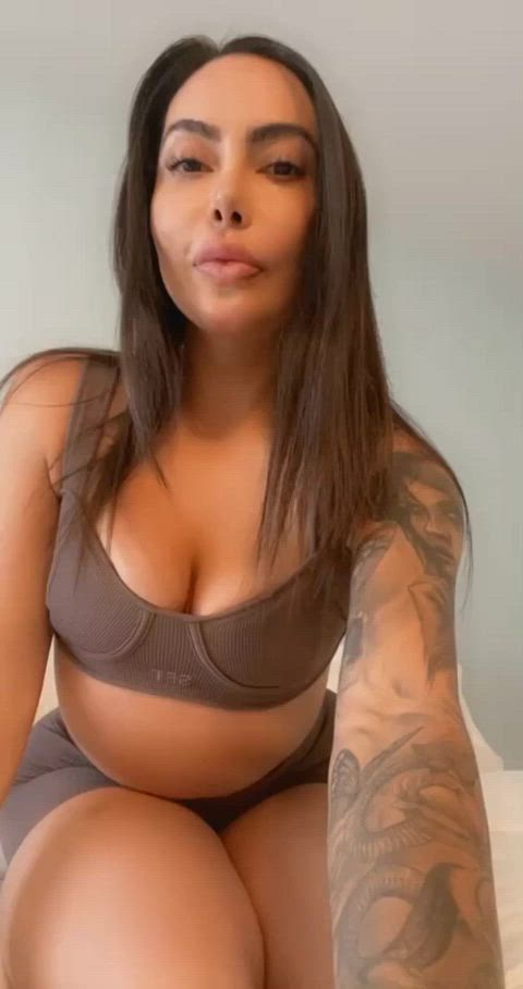 babe curvy tattoo tease teasing thick yoga pants amateur-girls cam-girls clothing-fetish