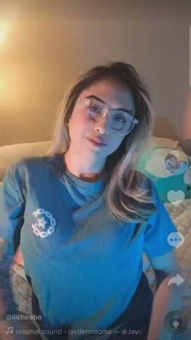 Glasses MILF Pussy Tits clip