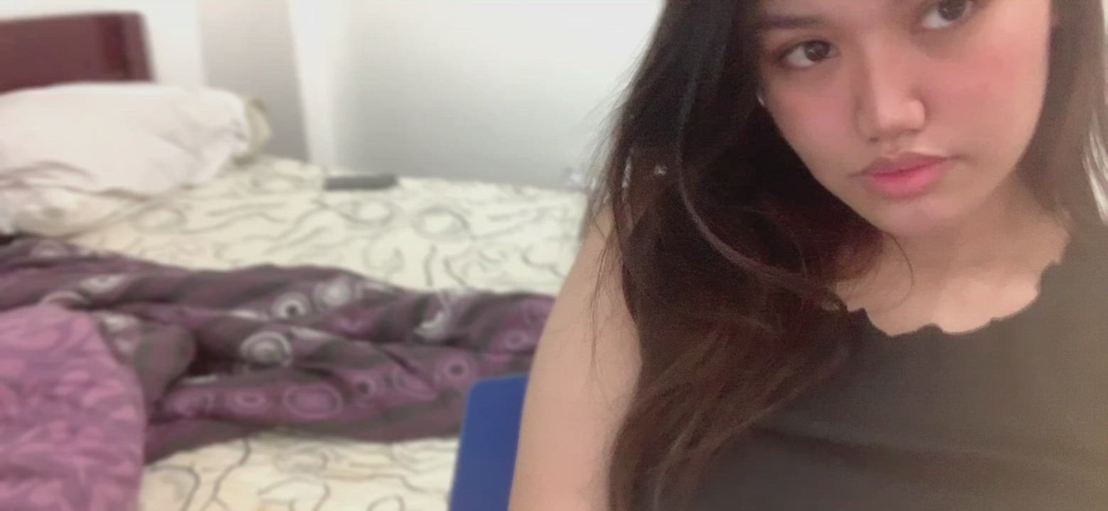 Clit Rubbing Filipina Pussy clip