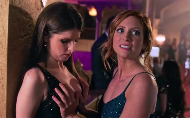 Anna Kendrick Brittany Snow - Pitch Perfect 3a (2017) new fwd (1)