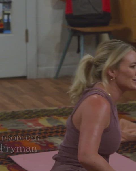 booty hilary duff yoga pants clip