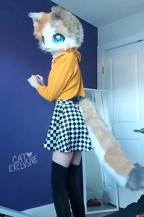 Sometimes kitties wag too, when they're extra excited to show off :3