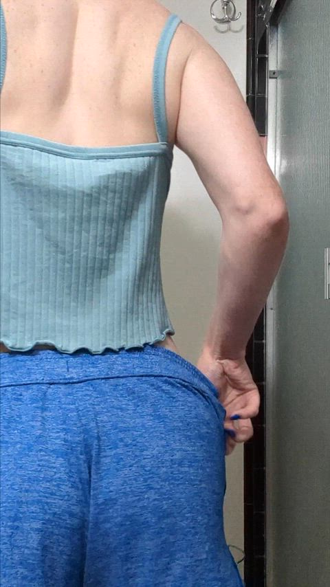 Quick lil bathroom strip - how's this view of my ass? 50% off rn 😋