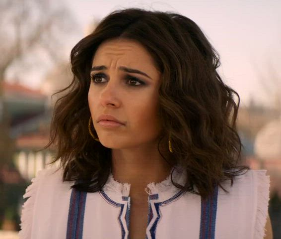 celebrity female naomi scott clip