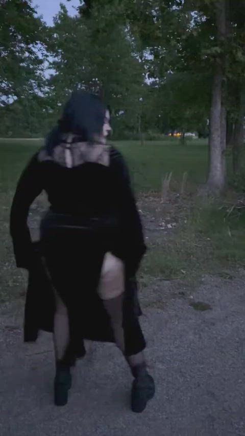 ass big ass goth thick thighs twerking solo-public thick-booty clip