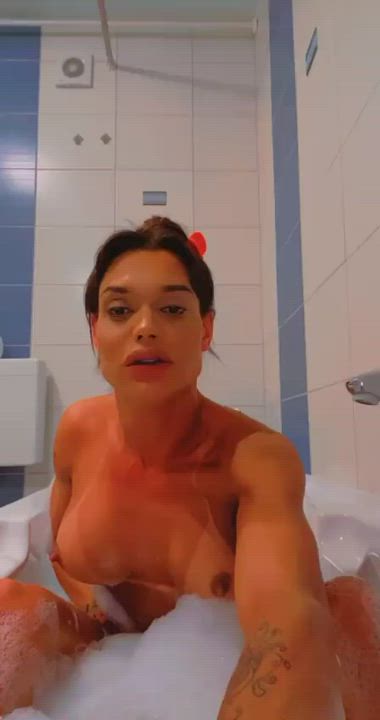 Magaly Vaz in the bath