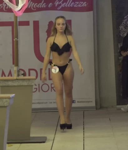 big ass bikini italian model clip