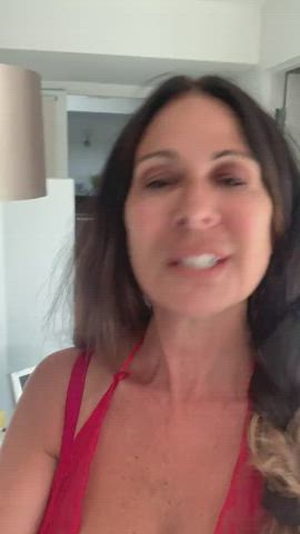 Busty MILF Natural Tits clip