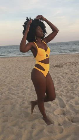 Afro Amateur Ass Beach Bikini Dancing Ebony Legs Twerking clip
