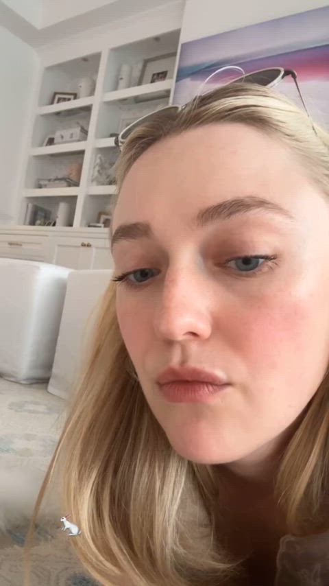 celebrity dakota fanning non-nude clip