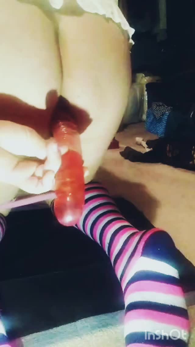 Doing some depth training with my squishy red friend ♥️