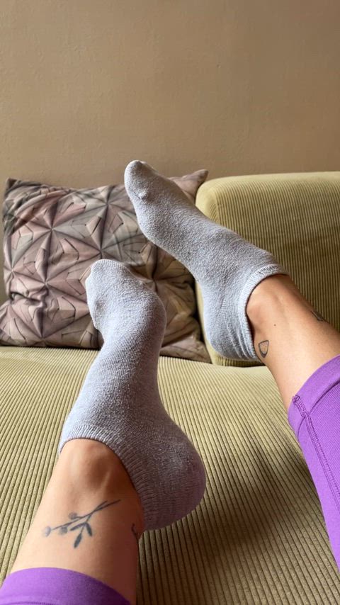 Daydreaming of my date cumming on my grey socks