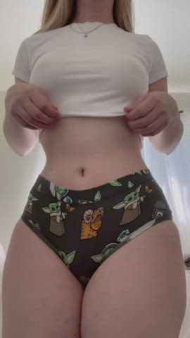Wanna peel these panties down and breed this Goon Mommy