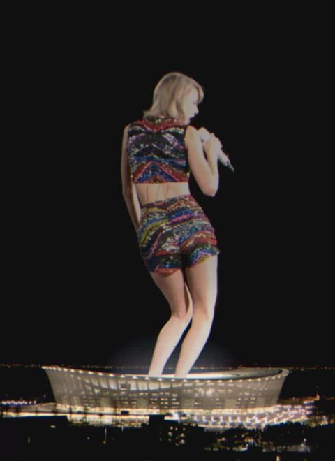 Taylor swift shakes her booty