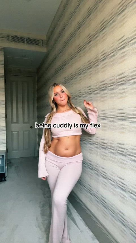 blonde curvy dancing tiktok underwear clip