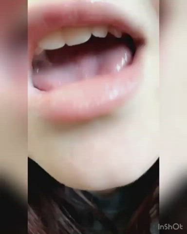 Amateur Saliva Spit Tongue Fetish White Girl clip